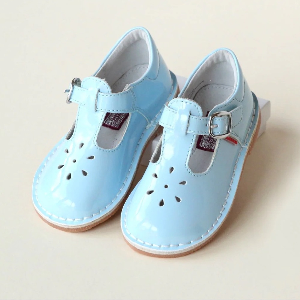L'Amour Baby Blue Patent Leather Mary Jane’s toddler sz: 7